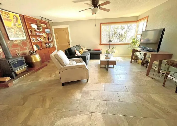 Getaway With Panoramic Red Rock Views